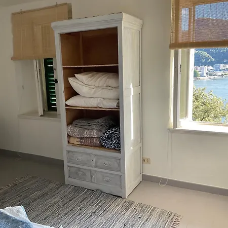 Apartment View Cozy With Small Garden