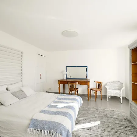 View Cozy With Small Garden *