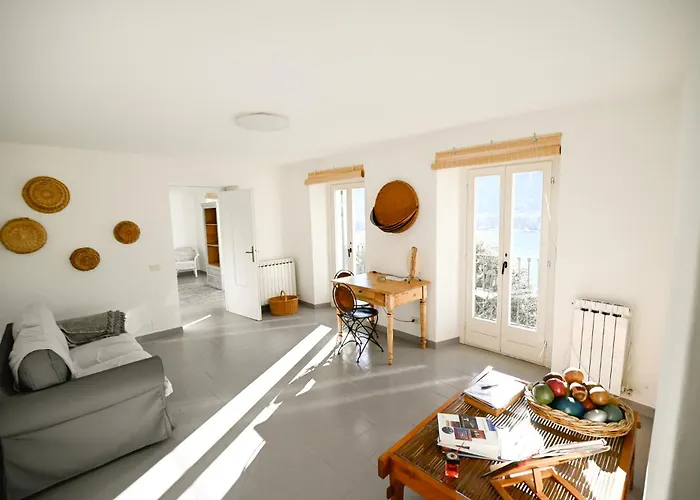 View Cozy With Small Garden Apartman